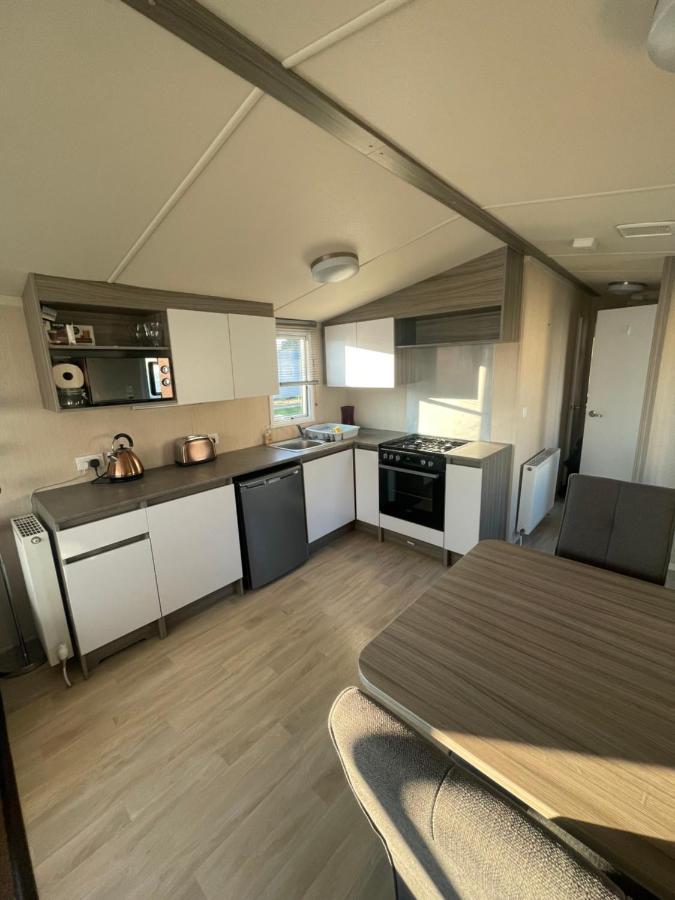 Delightful 6 Berth Holiday Home With Decking Area Чічестер Екстер'єр фото