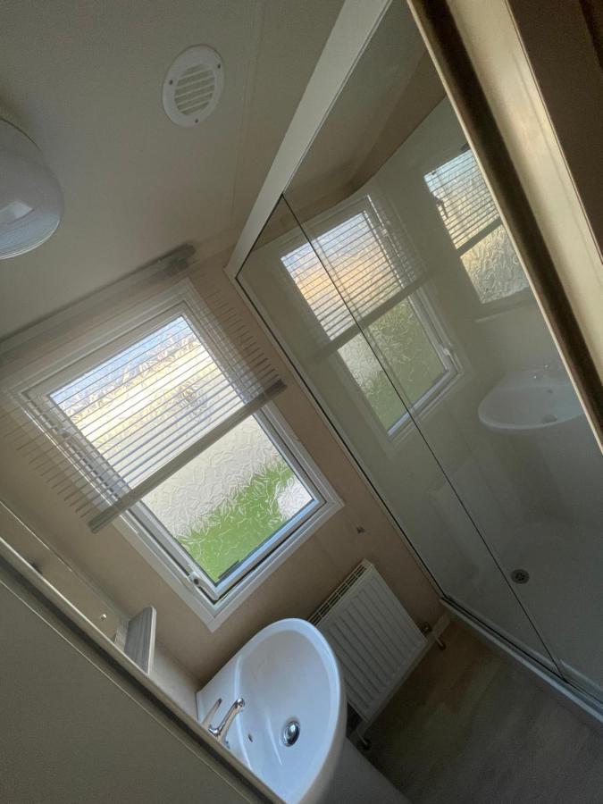 Delightful 6 Berth Holiday Home With Decking Area Чічестер Екстер'єр фото