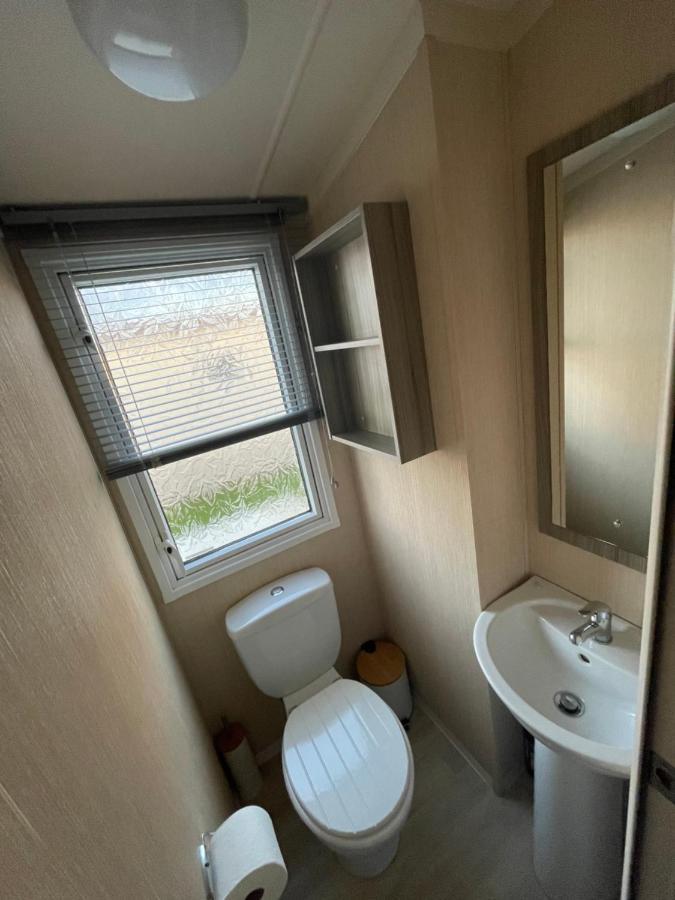 Delightful 6 Berth Holiday Home With Decking Area Чічестер Екстер'єр фото