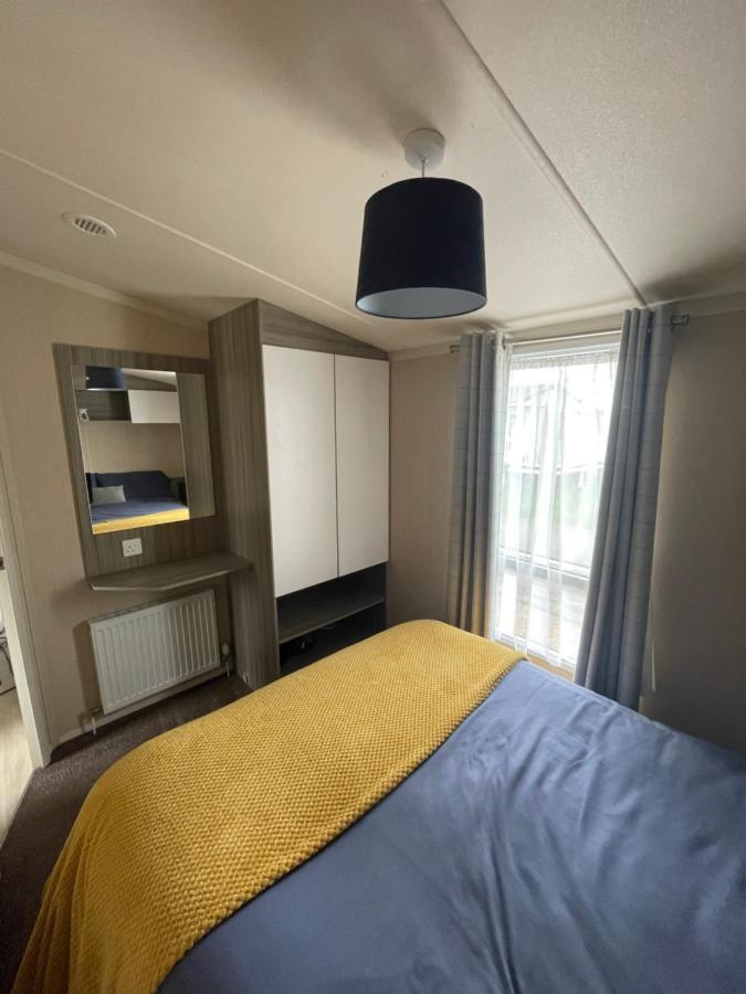 Delightful 6 Berth Holiday Home With Decking Area Чічестер Екстер'єр фото