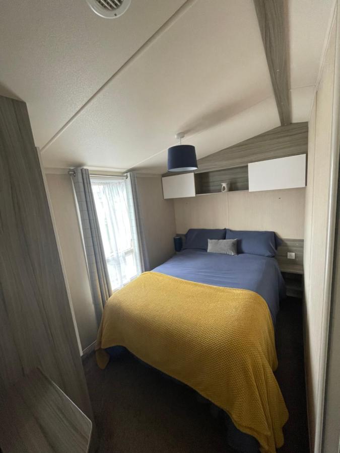 Delightful 6 Berth Holiday Home With Decking Area Чічестер Екстер'єр фото