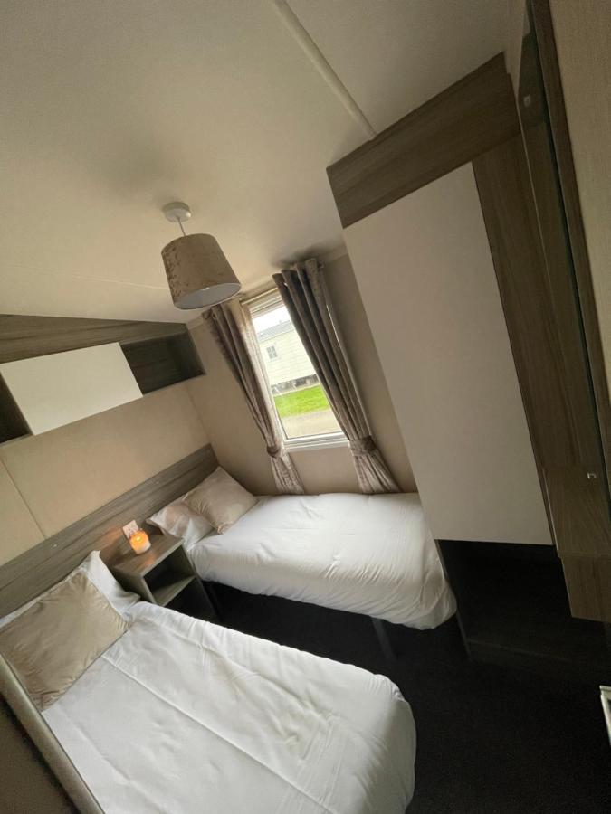 Delightful 6 Berth Holiday Home With Decking Area Чічестер Екстер'єр фото