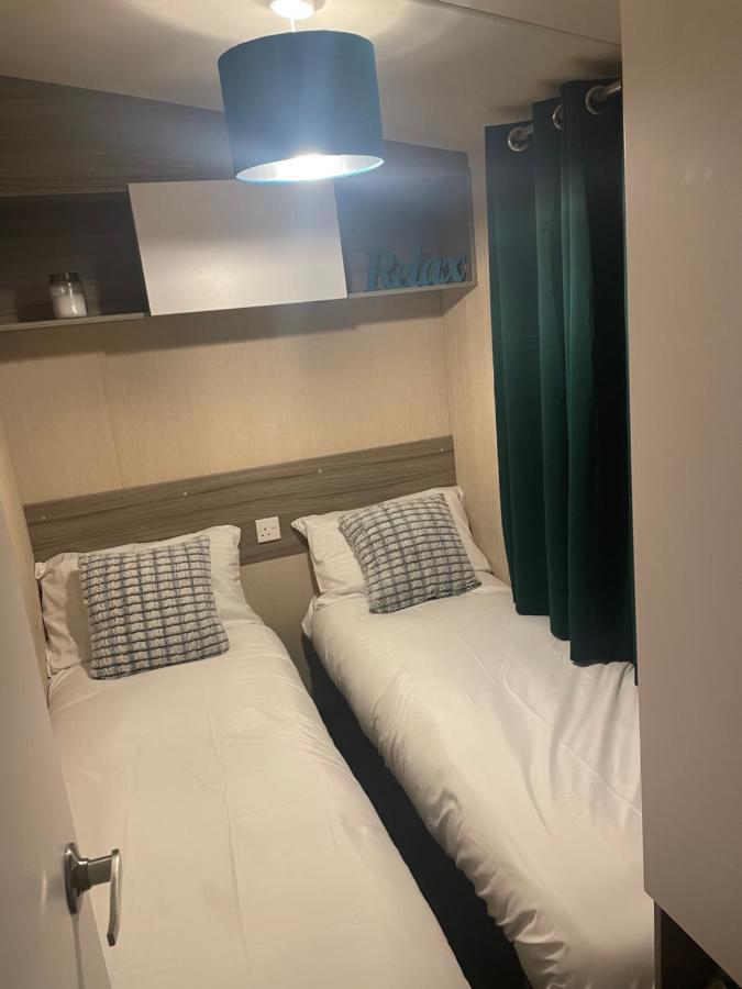 Delightful 6 Berth Holiday Home With Decking Area Чічестер Екстер'єр фото